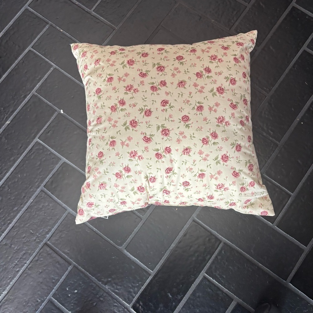 Vintage Rose Print Pillow - Picture 2 of 2